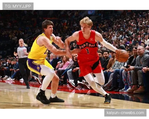 特写：猛龙新秀在关键防守回合成功封盖，点燃主场反扑气势