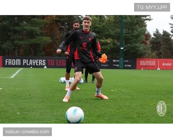 伤病速递:AC米兰前锋莱奥在训练中腿筋受伤,预计将缺席三周 伤病速递:AC米兰前锋莱奥在训练中腿筋受伤,预计将缺席三周